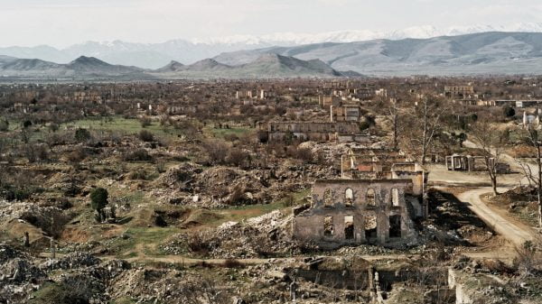 karabah KAUKÁZUSI BALKÁN: A karabahi háború és a menekültek, avagy települések épülnek az aknamezők helyén? adc2 agdam 600x337