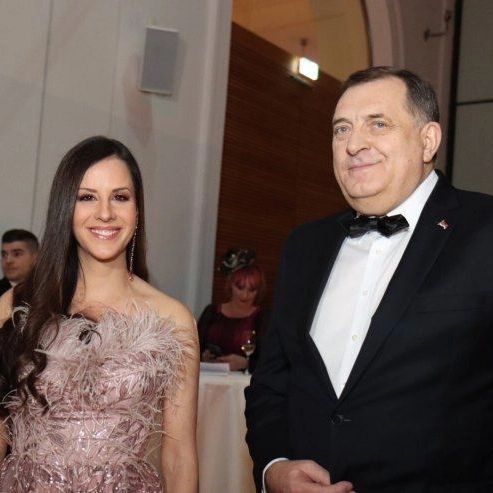 A bécsi Szent Száva-bál: a bájos mosolyú szerb first lady, és az átszellemült Dodik
