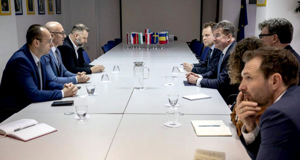 Miroslav Lajčák március 11-án az albánokkal fenntartott viszonyról tárgyalt Milan Radoičićtyal, a koszovói Szerb Lista alelnökével