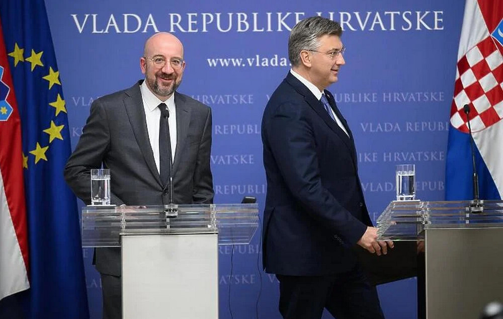 A horvát miniszterelnök elfordult Micheltől? A legolvasottabb bosnyák hírportál, a Klix.ba ezzel a fotóval számolt be a zágrábi találkozóról (Forrás: Klix.ba)