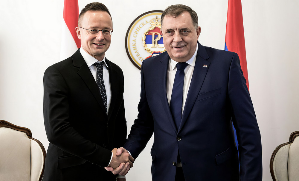 A magyar külügyminiszter most nem Banja Lukában vagy Trebinjében, hanem Szarajevó Keleti Külsőben találkozik a boszniai Szerb Köztársaság elnökével. Ez a kép természetesen egy korábbi találkozó alkalmával készült