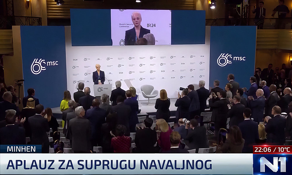 Julija Navalnaja a müncheni biztonsági konferencián, amelyen a szerb elnök nem sietett tapsolni