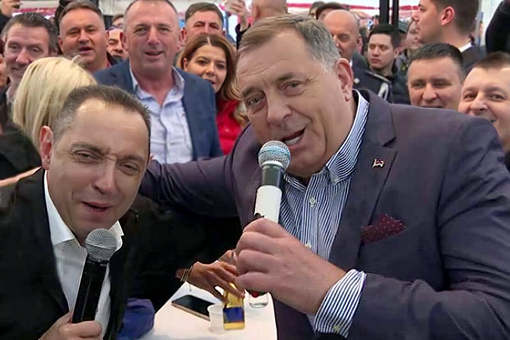 Szerbiai dezorientáció, Aleksandar Vulin virágot helyezett el Sztálin sírjánál 4 A Vulin-Dodik duó, együtt nótázgatnak