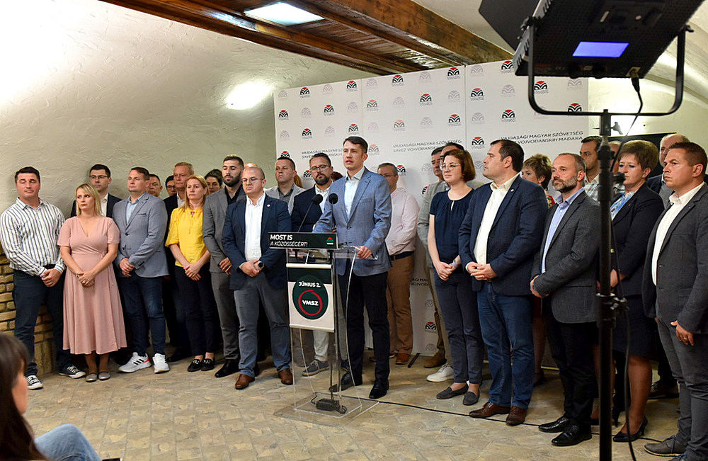 Talpon maradt a VMSZ, de valamelyest megtántorodott 2 A nem teljesen győztes sereg
