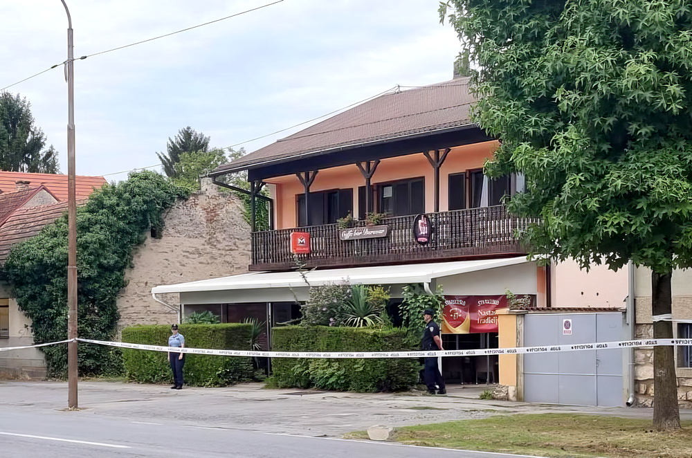 A kávézó, amely előtt, vagy estleg amelyben elfogták a támadót, ilyen és olyan hírek is vannak
