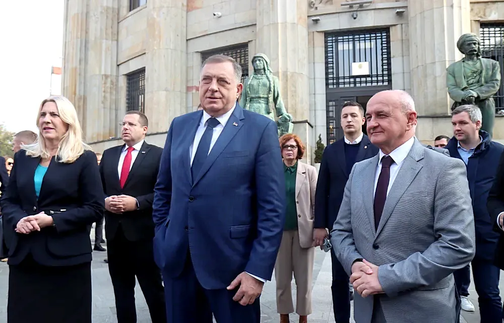 A boszniai szerb elnök az X platformon közölte, hogy miután az Egyesült Államok szarajevói nagykövetsége nem rendezett győzelmi ünnepséget Donald Trump tiszteletére, akkor nem volt mit tenni, a boszniai Szerb Köztársaság elnökeként ő szervezte meg