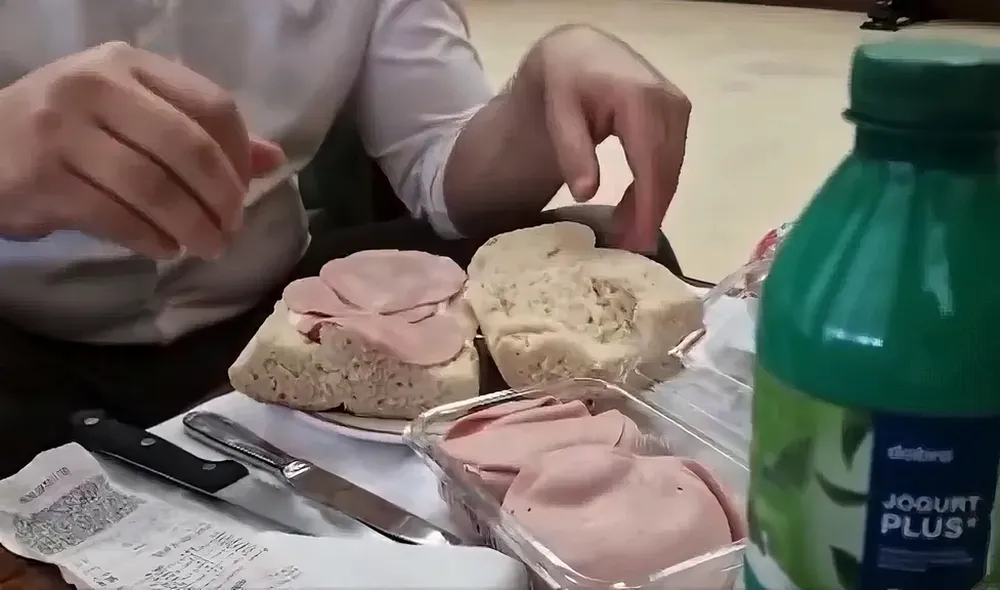 A szerb elnök tavaly olcsó párizsival traktálta a népet