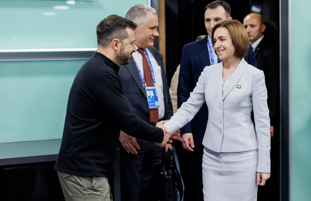 Moldova Ukrajna mellett áll, és továbbra is mélyen hálás annak ellenálló képességéért. Erre az álláspontra helyezkedett Maia Sandu moldovai államfő, amikor Budapesten találkozott Volodimir Zelenszkij ukrán elnökkel