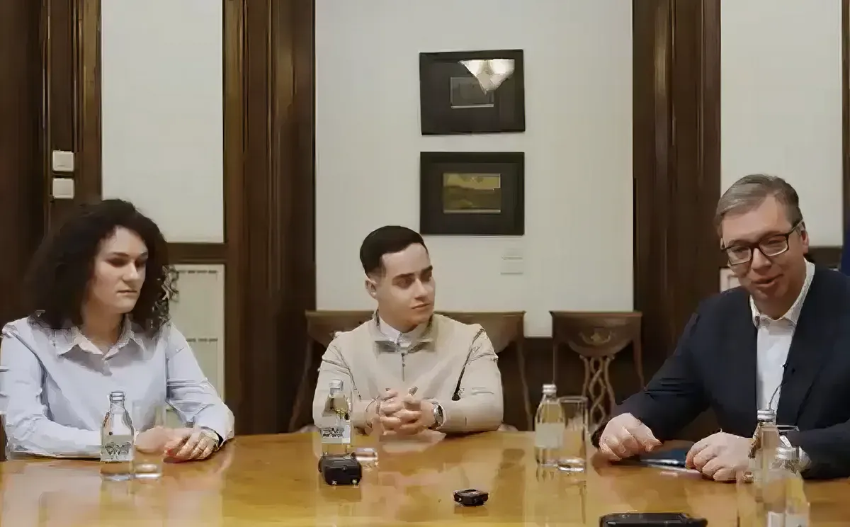 A szerb elnök négy egyetemistát fogadott, erről tanúskodik a legújabb propagandavideó.