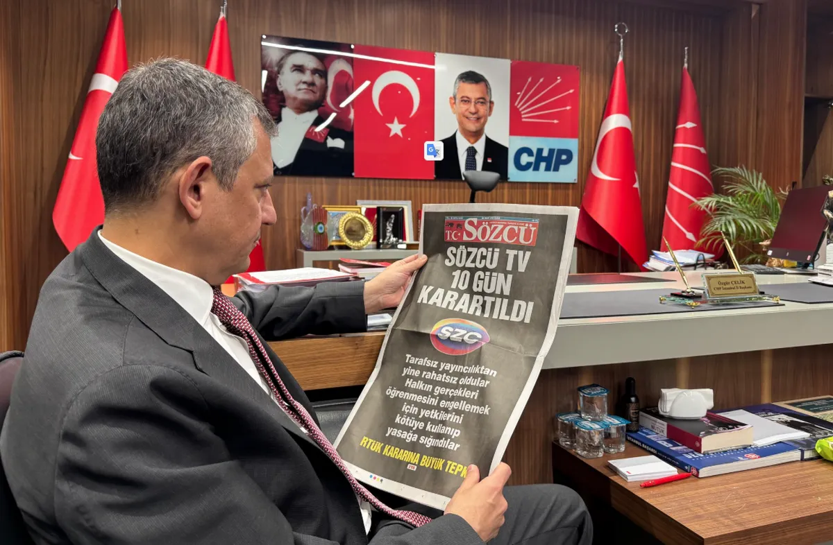 Özgür Özel lapszemlézik