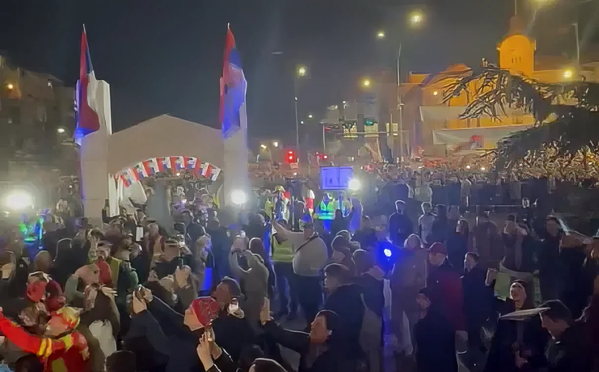 A "niši diadalív" alatt haladtak át a diákok
