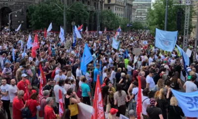 Május elsejei tüntetés a kormány épületénél Belgrádban
