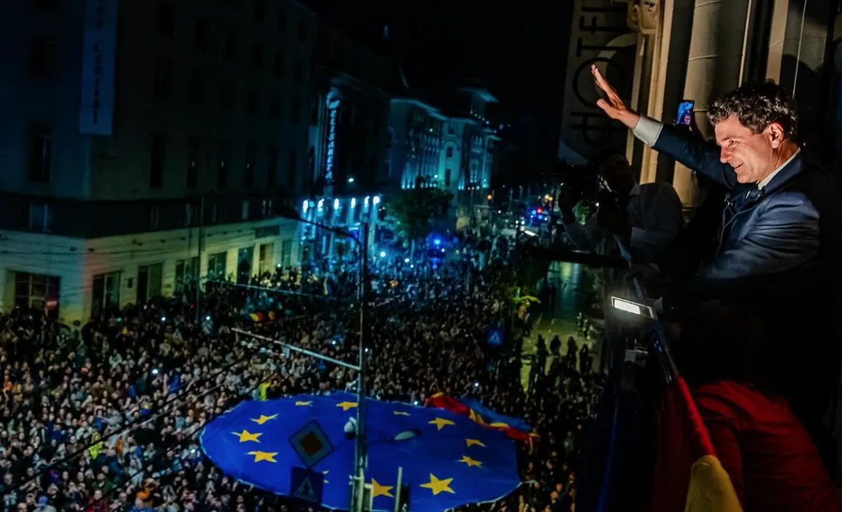 Vasárnap négy államfője volt Romániának, a végére egy maradt 3 Külön köszönet és hála a Moldovai Köztársaság román állampolgárainak. Együtt, bizalommal és reménnyel folytatjuk európai utunkat! Köszönöm Maia Sandu elnök asszony gratulációját és támogatását ezekben a napokban - írta a Facebookon az új román elnök