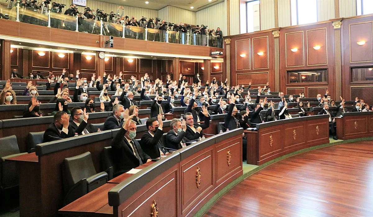 Politikai patthelyzet Koszovóban, új választások lesznek? 2 A maszkos időkben, mintha egységesebb lett volna a koszovói parlament