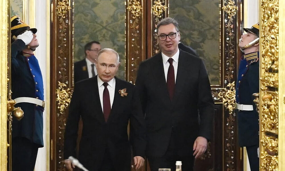 A szerb elnökre a moszkvai látogatás és találkozók után ma reggel még egy fontos feladat várt, ki kellett ugyanis találnia, hogy merre is megy haza