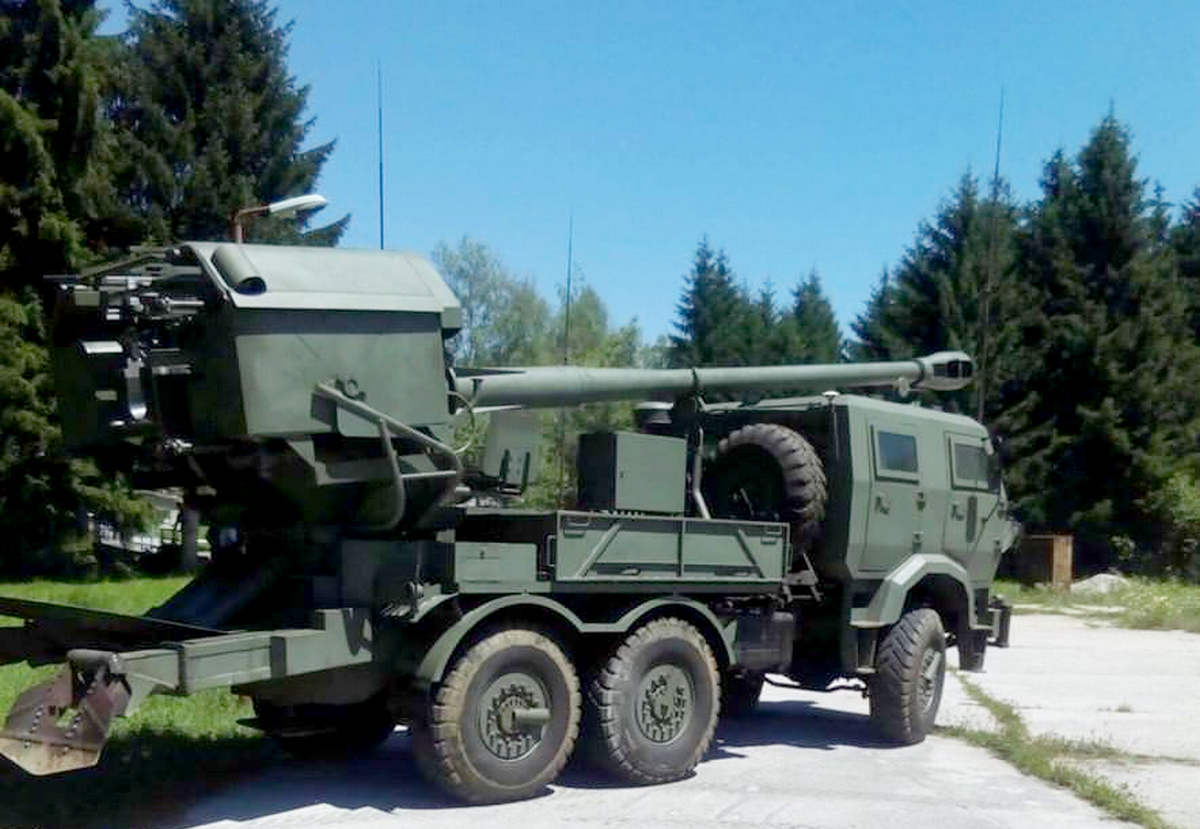 A H-155 boszniai tarack, amely 6 töltényes automata töltőszerkezettel van felszerelve, és 40 kilométeres lőtávolsággal rendelkezik, ez fejlesztésekkel és fejlettebb lőszerekkel akár növelhető is
