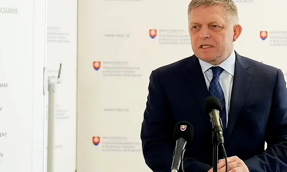 Fico május 20-án azt írta a Facebookon, hogy ő sem hisz az Oroszország elleni szankciókban, de az elv az, hogy csak olyan szankciókat vétóznak meg, amelyek közvetlenül ártanak Szlovákiának