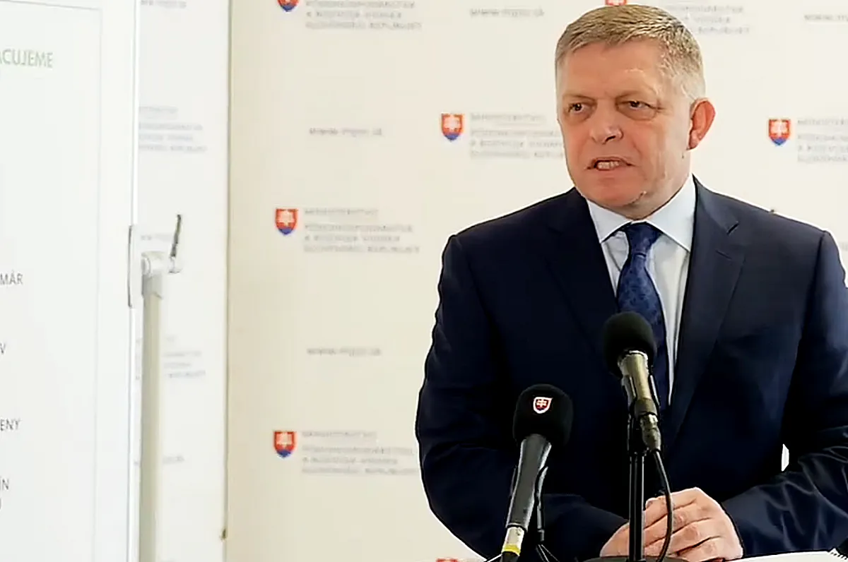 Fico május 20-án azt írta a Facebookon, hogy ő sem hisz az Oroszország elleni szankciókban, de az elv az, hogy csak olyan szankciókat vétóznak meg, amelyek közvetlenül ártanak Szlovákiának