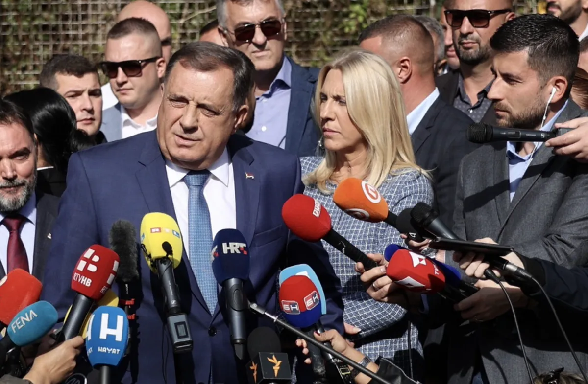 Željka Cvijanović lép-e Milorad Dodik helyébe az SNSD élén? Középen a két boszniai szerb politikus