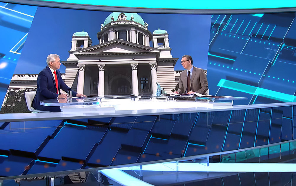 Időnként nézni is kínos volt a szerb elnök kötözködését a műsorvezetővel a szerbiai állami televízió Takovska 10 című műsorában, fotó egy korábbi cikkünkből (Forrás: Screenshot, RTS)