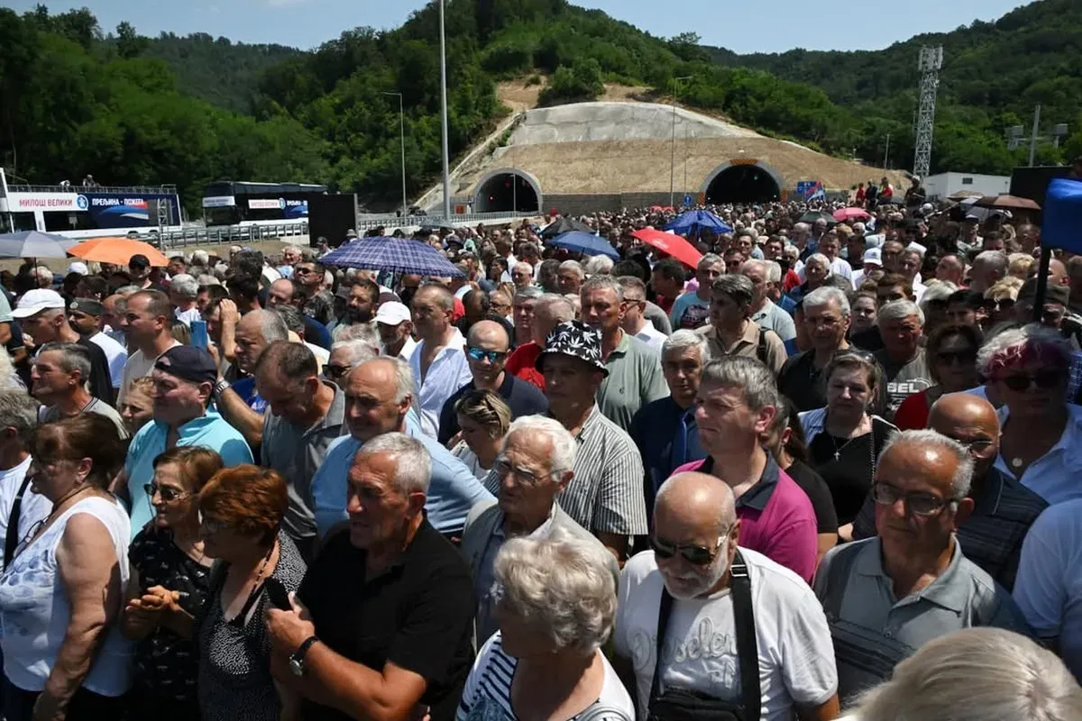 A szerb elnöknek csápolók esetében a biológia hamarosan megteszi a dolgát