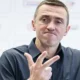 Ivan Penava, a horvát Hazafias Mozgalom vezetője számolni tanul: egy, kettő, három