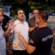 A rendőrök őrizetbe vették Radivoje Jovović egyetemi tanárt, a Szabad Polgárok Mozgalmának tagját, tartományi parlamenti képviselőt. Lehet, hogy a kegyelmet kapott négy kormánypárti verőlegény celláját szánják neki
