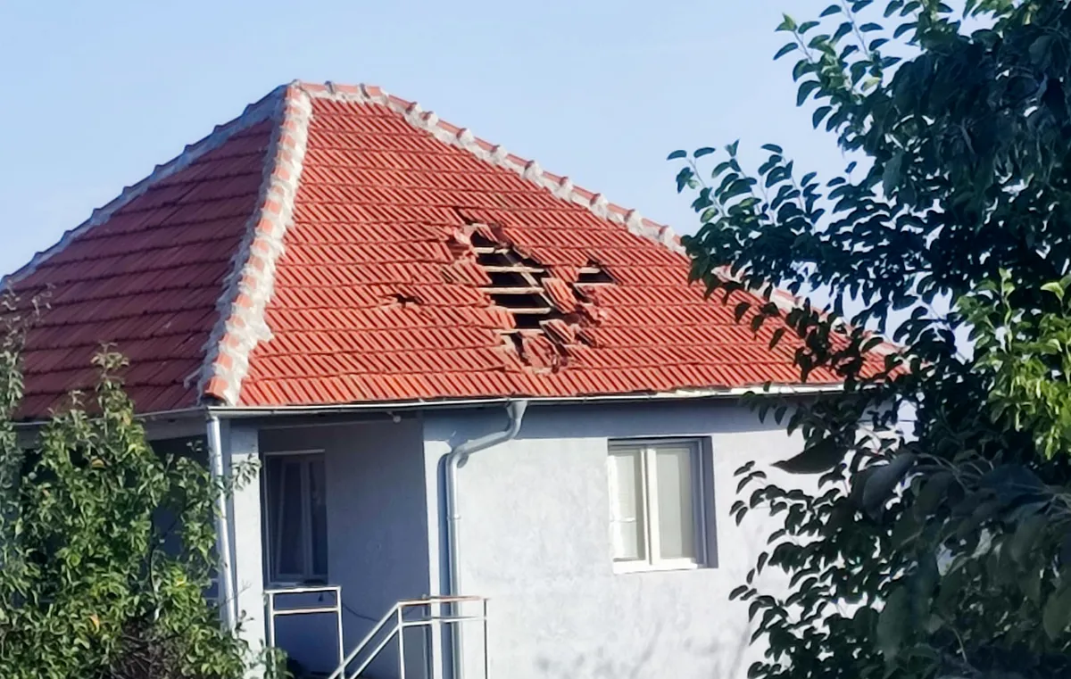 A kiégett panelek száz méteres körzetben szóródtak szét, a szomszédiok perelnek, mert nagy anyagi kár keletkezett