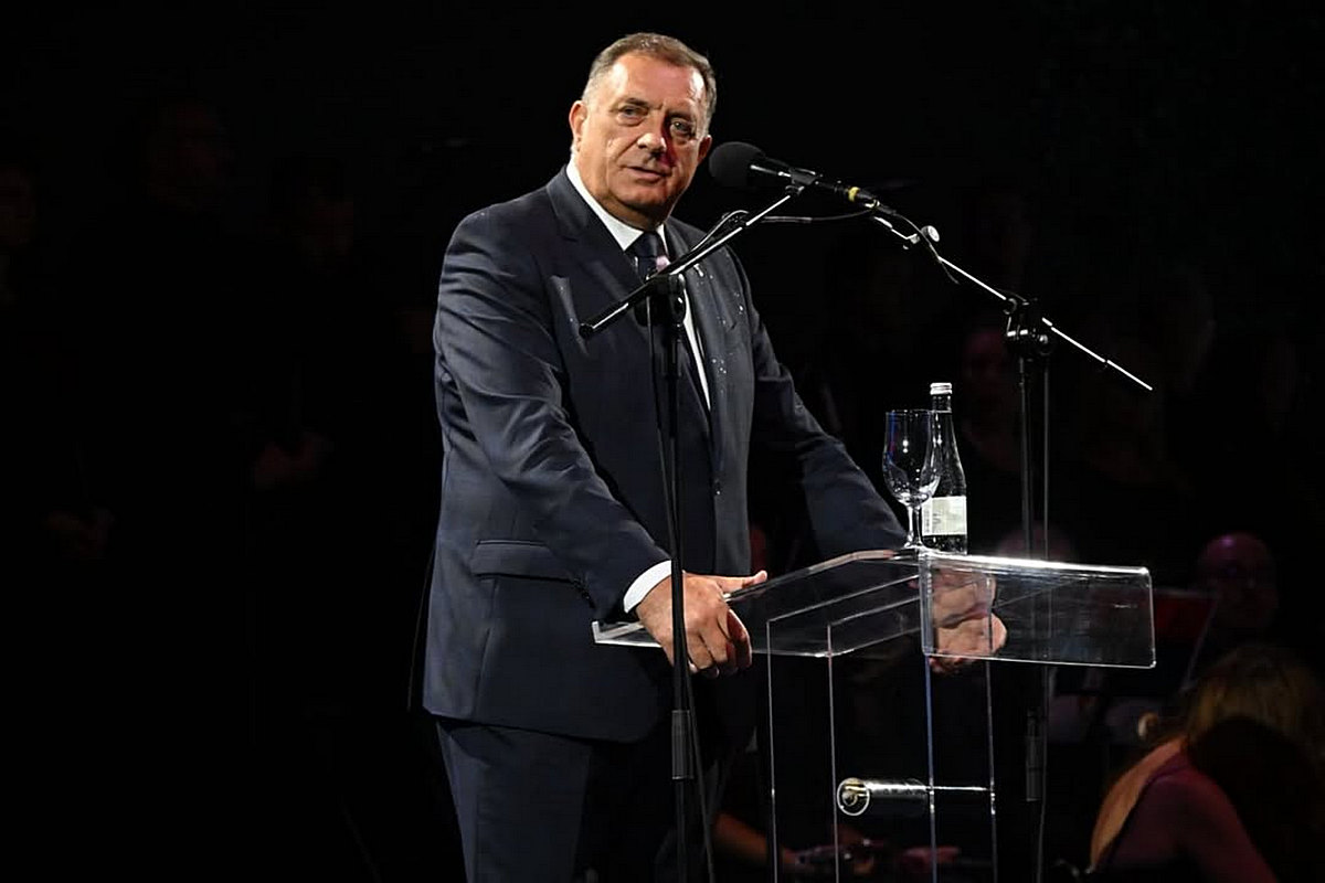 Dodik megtagadta Boszniát, Vučić a fegyvereivel dicsekedett 6 Dodik provokatív beszédet mondott, amelynek legsúlyosabb megállapítása az volt, hogy "Bosznia nem az én hazám"
