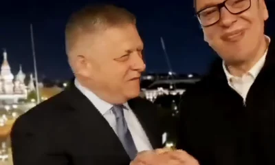 Fico és Vucic május kilencedikén kéz a kézben Moszkvában