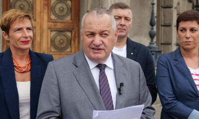 A szerbiai ellenzéki Demokrata Párt elnöke szerint a végső cél, hogy a szerb államfő a vádlottak padjára kerüljön