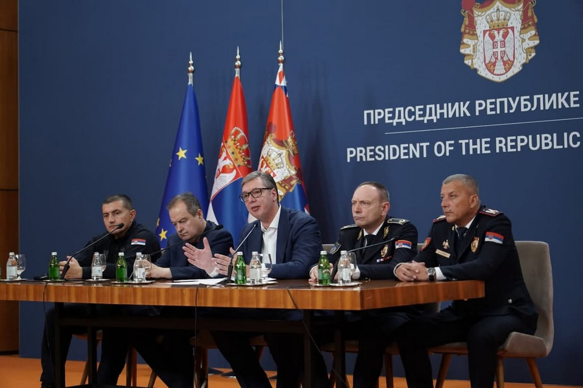 Az elnök és a rezsim tartóoszlopai (kivéve a belügyminisztert)