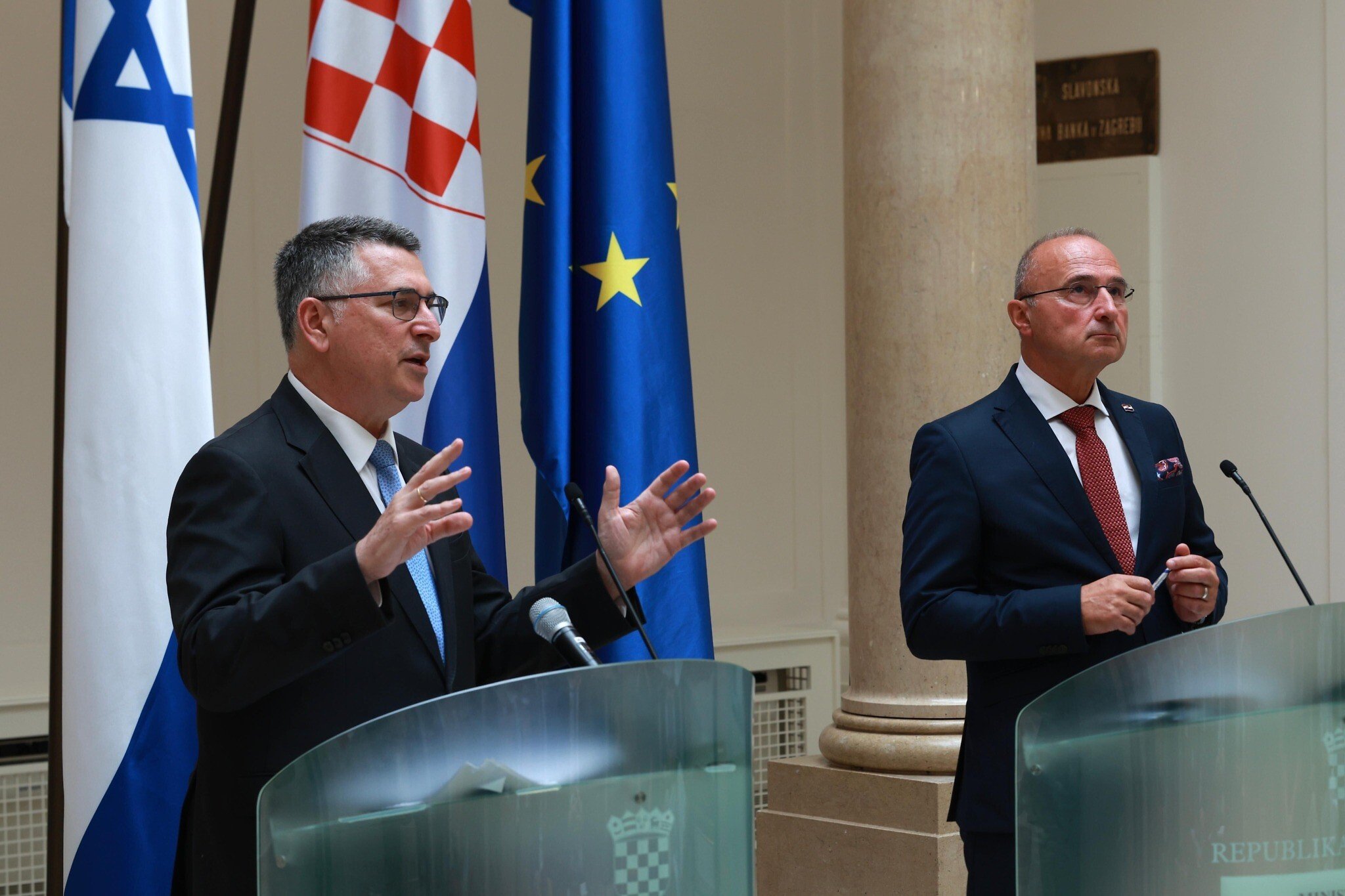 Gideon Saar izraeli külügyminisztrer és Gordan Grlic Radman sajtótájékoztatója