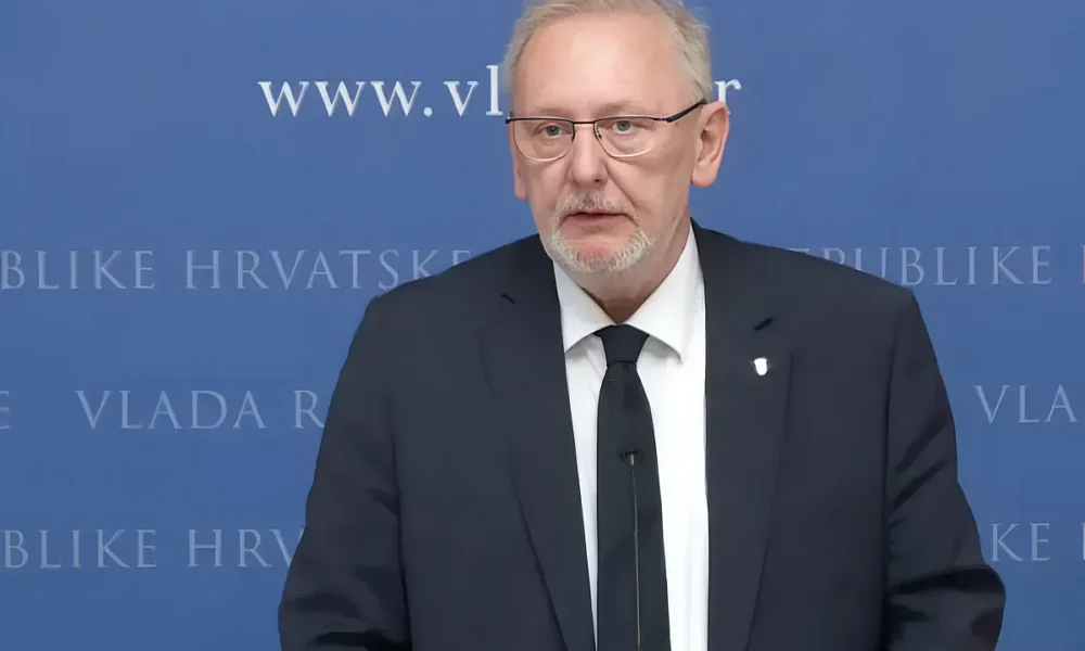 Davor Božinović horvát belügyminiszter szombat délutáni sajtótájékoztatóján keményen bírálta a magyar külügyminisztert: ki nyerészkedik, én vagy te