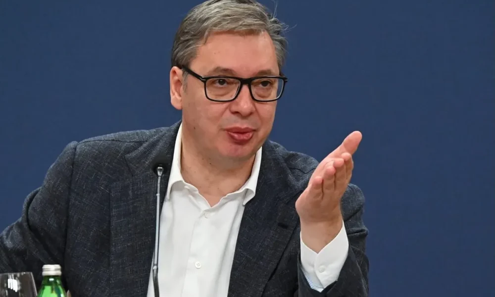 A szerb elnök egy csapásra legálissá teszi, ami eddig illegális volt, mindenki jól jár, az is, aki engedély nélkül épített, és az állam is, mert több ingatlanadót szedhet be. Viszont megint a törvénytisztelő emberek esnek ki hülyének