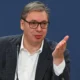 A szerb elnök egy csapásra legálissá teszi, ami eddig illegális volt, mindenki jól jár, az is, aki engedély nélkül épített, és az állam is, mert több ingatlanadót szedhet be. Viszont megint a törvénytisztelő emberek esnek ki hülyének
