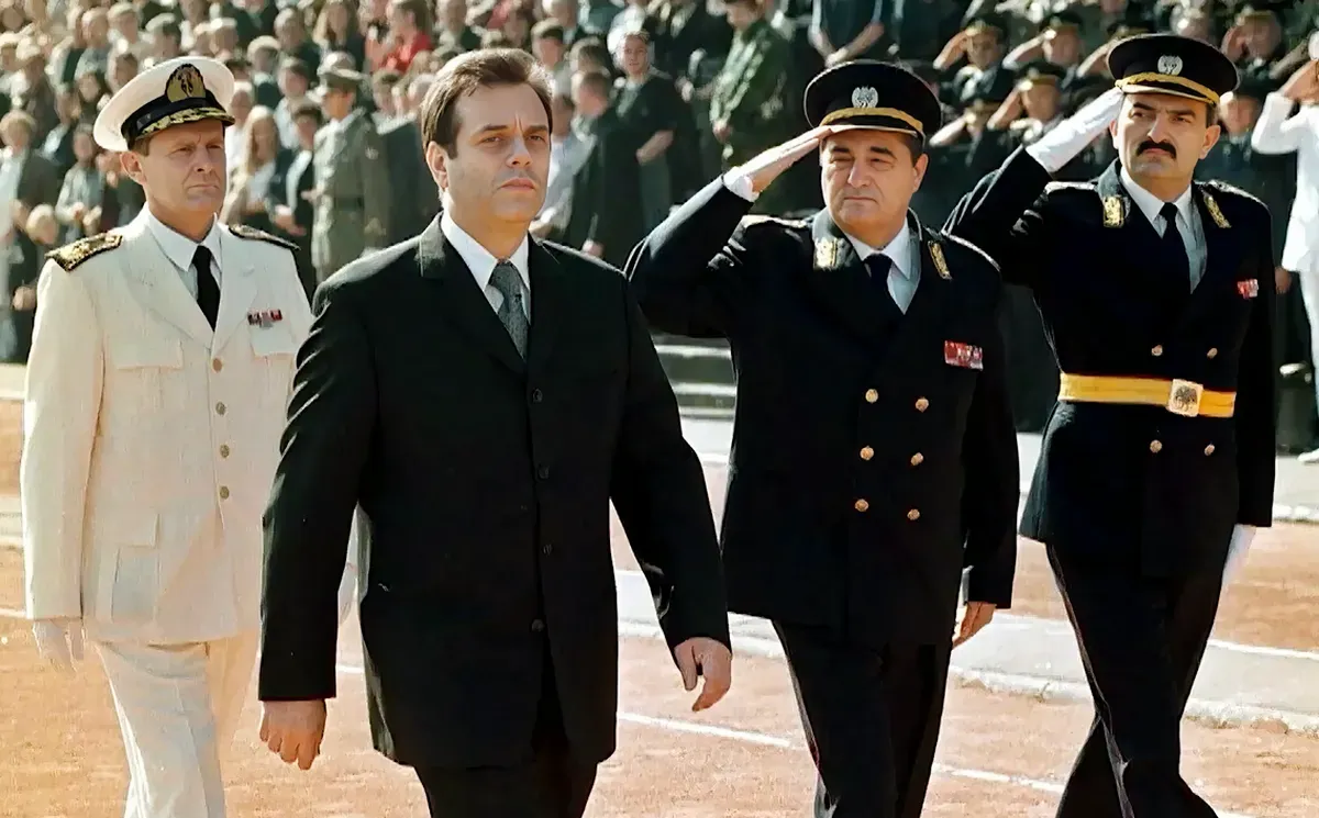 Vezérkari főnökként Vojislav Koštunica volt államfő társaságában 