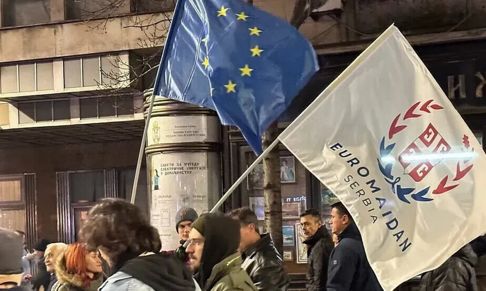 Az Európai Unió segítségével kerülne kirobbanásra a szerb Majdan Belgrádban. Ahogy évek - évtizedek távlatából meg tudom állapítani, a felvétel a belgrádi főutcán, a Knez Mihailován készült (Forrás: RT Balkans)