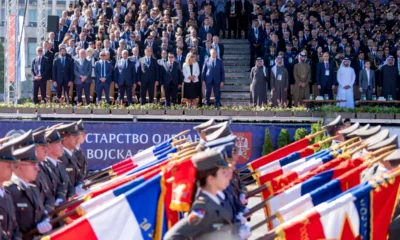 Az első sorban látható a nemzeti különítmény a "szerb gyarmatokról". a Fekete Hegyek országából és Boszniából, a kakukktojás a belgrádi polgármester, ha jól látjuk. Balról jobbra haladva a harmadik Knezevic, negyedik Mandic