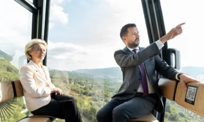 Ursula von der Leyen az Európai Bizottság és Jakov Milatovic Montenegró elnöke a Fekete Hegyek fölött lebegett a Kotorból induló felvonóban, Montenegró tagságát viszont nem lebegteti az EU