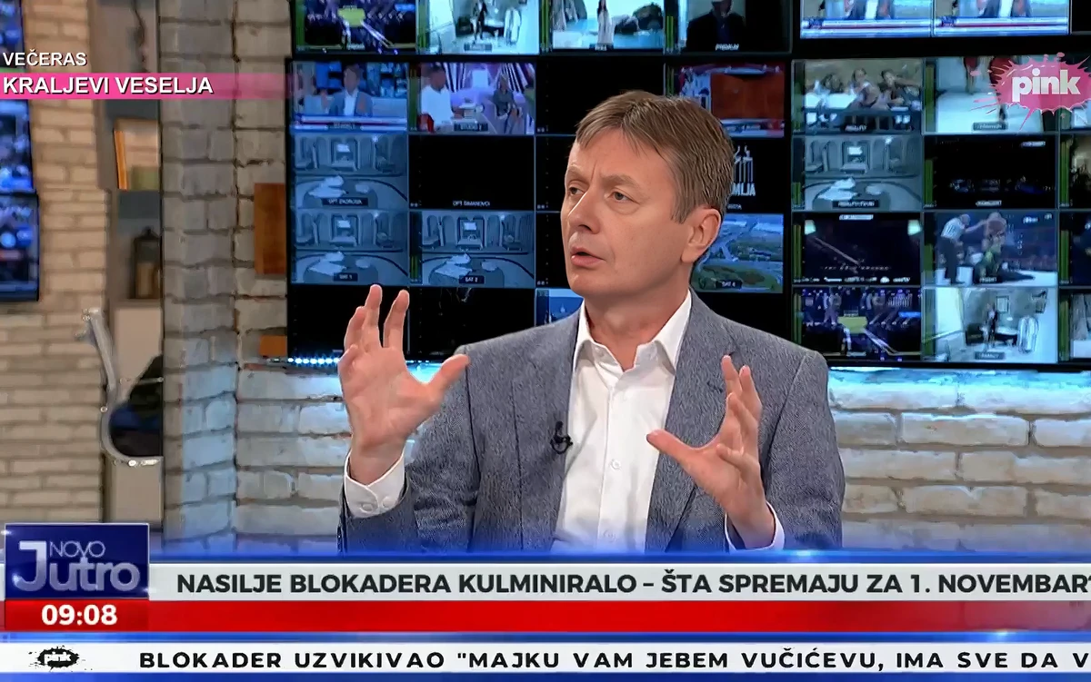 Két merénylet: A szerb elnök egyik közeli munkatársa gesztikulálva ugyan, de nem indulatosan, inkább nyugodt szavakkal, higgadtan vádaskodott a Pink televízió egyik csütörtöki műsorában, mintha azt mondta volna, hogy mára is szép napos időre ébredtünk