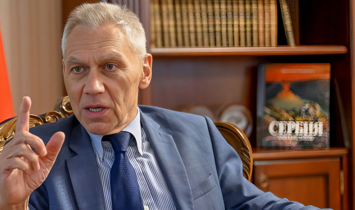 Belgrádi ukrán nagykövet: Oroszország olajjal és gázzal zsarolja Szerbiát 3 Ez az orosz nagykövet kedvenc interjúadó helye, a háttérben egy díszkötésű sorozat, előtérben egy Szerbiáról szóló orosz nyelvű kiadvány. Szereti az állandóságot