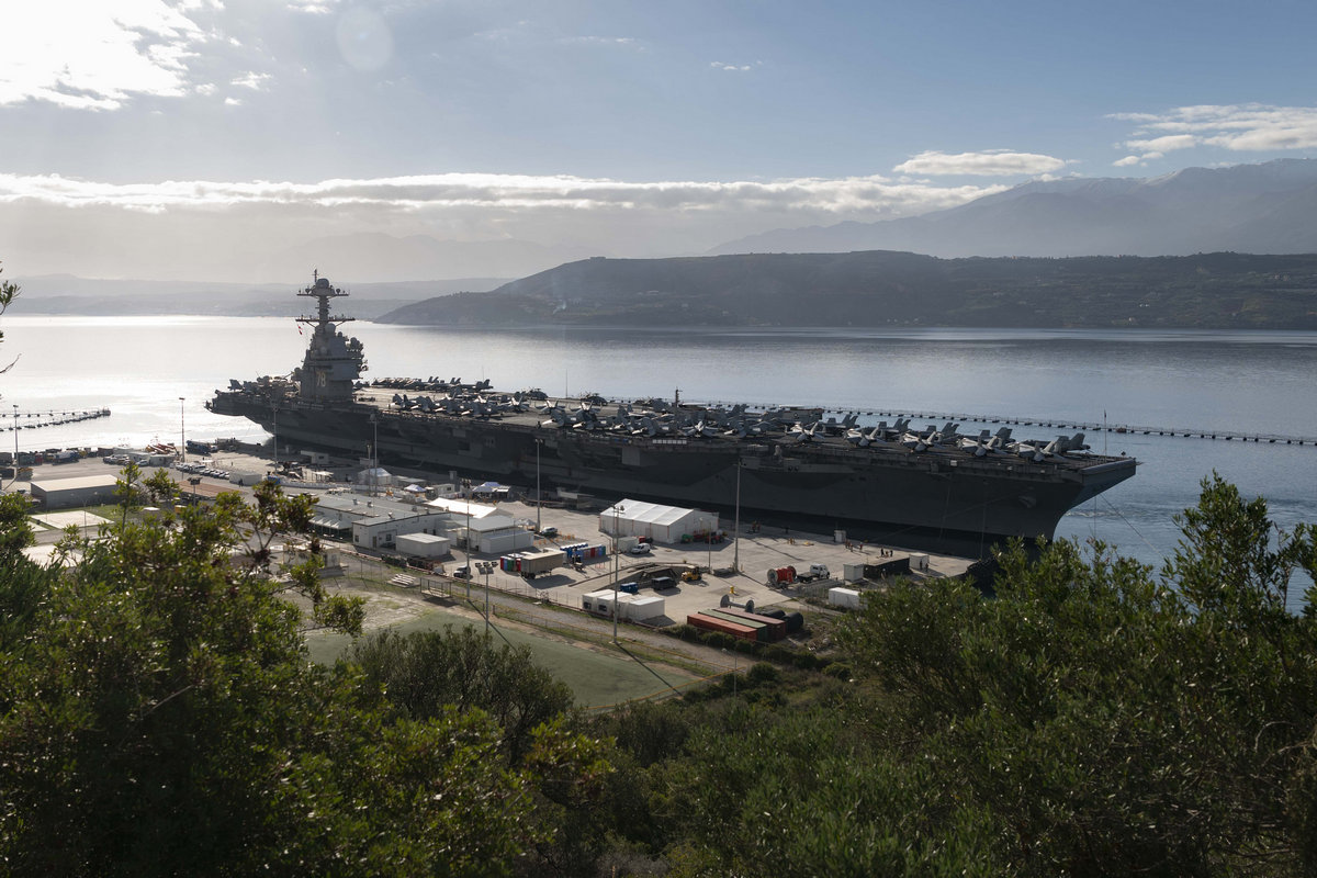ANYAHAJÓ: A USS Gerald Ford majdnem nagyobb, mint Kréta, amelynek a partjainál járt nemrég (Forrás: X platform, USS Gerald Ford)