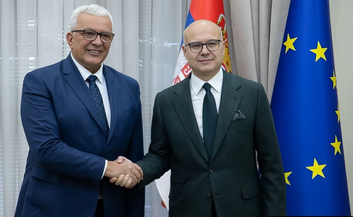 Semmiben sem egyezni, és választásokat nyerni a polarizáció által 3 Egy tőről fakadnak: Andrija Mandić montenegrói házelnök és Miloš Vučević volt szerb miniszterelnök, mindkettőjük számára egyformán fontos a nemzeti identitás (Forrás: montenegrói parlament)