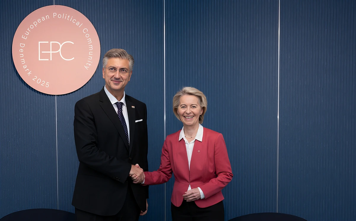 NEM CSAK IDEOLÓGIA: Ursula von der Leyen a hónap elején külön is megbeszélte a horvát miniszterelnökkel az új többéves pénzügyi keretről, a RepowerEU-ról szóló elképzeléseket, előtérbe helyezve, hogy mennyire fontos csökkenteni Európa függőségét az orosz energiaforrásoktól. Andrej Plenković hangsúlyozta, hogy a Krk szigetén lévő LNG-terminál és a JANAF olajvezeték révén Horvátország hozzájárul Európa energiaellátásának biztonságának fenntartásához (Forrás: X platform, Andrej Plenković)