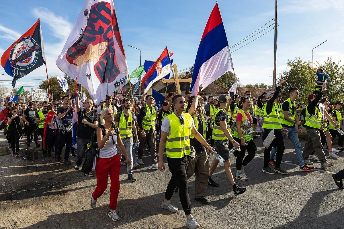 MEGEMLÉKEZÉS: Minden út Újvidékre vezet, ahova estére érkeznek meg a diákok, akik az ország különböző részeiből indultak. A legtöbbet a Novi Pazarból gyalogló diákok voltak úton, akik 16 nappal ezelőtt indultak el, és több mint négyszáz kilométert tettek meg