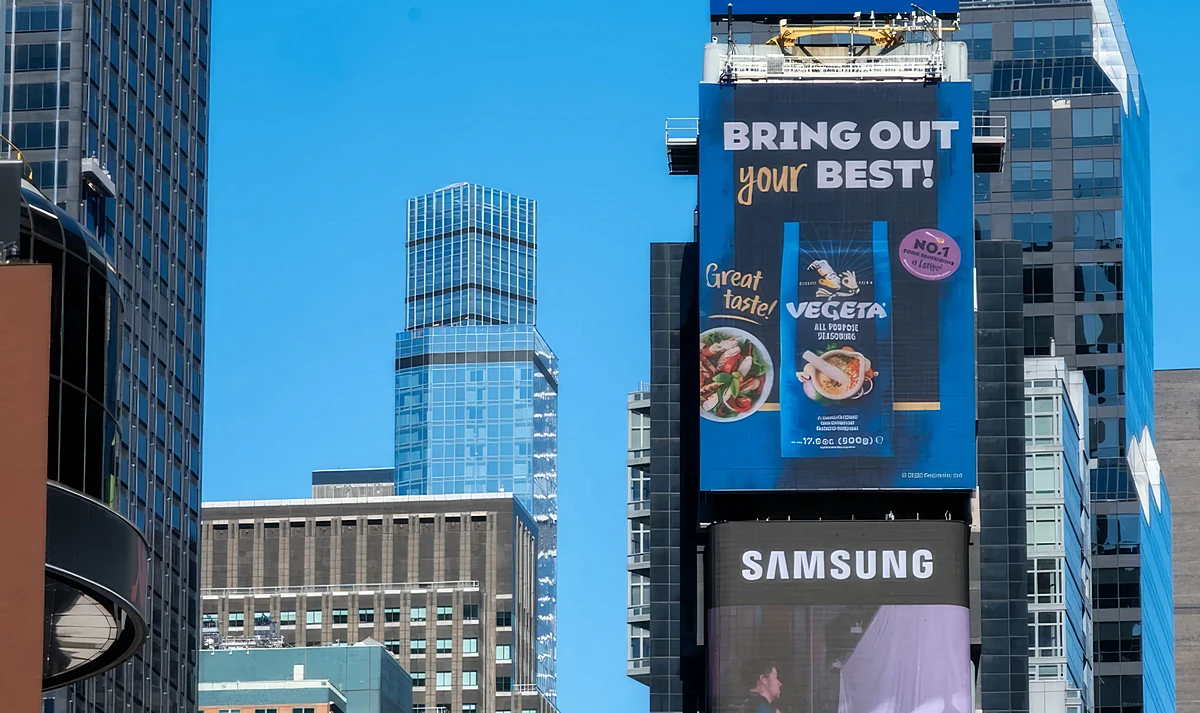 Eljött az idő, el kell masírozni: a horvát parlament megszavazta a kötelező katonai szolgálatot 3 A Vegeta hirdet a New York-i Times Squaren