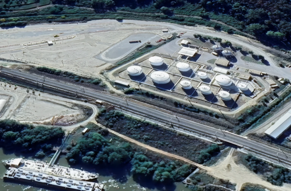 A MOL karlócai tárolója a világűrből is látszik (Forrás Google Earth)