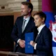 Az országjelentést ezúttal Andreas von Beckerath, az unió belgrádi küldöttségvezetője adta át a szerb házelnöknek, ez az EB eddigi legkomolyabb bírálata a túlzott erőszakot alkalmazó szerb rezsimmel szemben