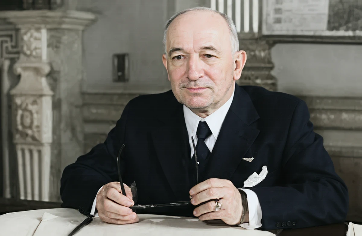 1948. június 2-án Edvard Beneš elnök aláírta lemondólevelét. Beneš, Csehszlovákia második elnöke 1948. június 7-én, a februári kommunista puccsot követően lemondott. A kormánynak írt levelében kifejtette, hogy lemondási döntését a politikai helyzet és egészségi állapota befolyásolta. Lemondása a kommunista korszak kezdetét jelentette Csehszlovákiában